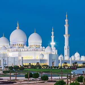 view-famous-abu-dhabi-sheikh-zayed-mosque-by-night-uae